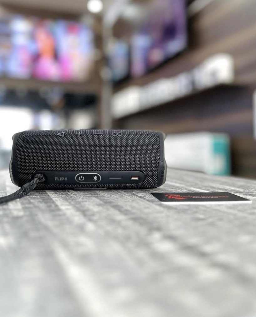 JBL Flip 6 - Portable Bluetooth Speaker, powerful sound and deep bass, IPX7 waterproof, 12 hours of playtime, JBL PartyBoost for multiple speaker pairing for home, outdoor and travel 🏷️390,000UGX 

📌Uk Mall kansanga G-06 
#legendsaccessories