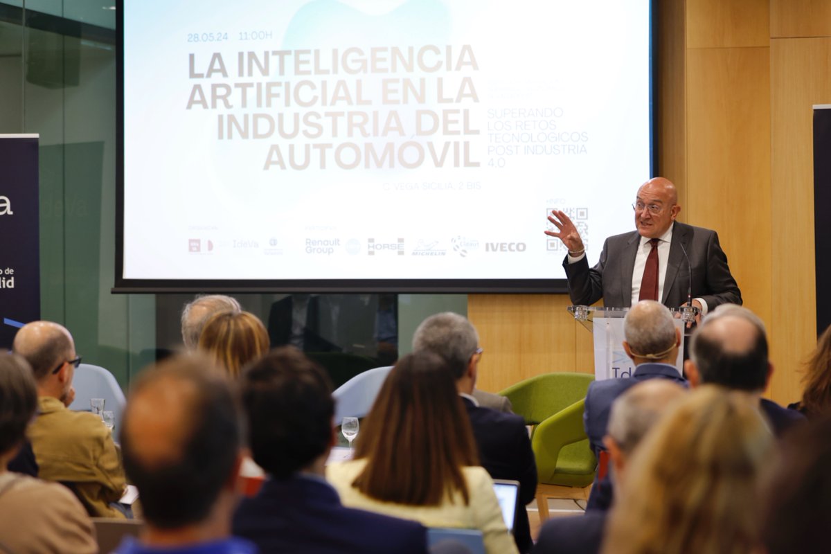 I Jornada de IA en la industria de la #automoción en Valladolid.

Constituido el grupo de trabajo que aborda el reto tecnológico de la Mesa de Automoción.

<a href="/JesusJCarnero/">Jesus Julio Carnero</a>: "La IA será uno de los temas clave junto a otras tecnologías avanzadas de la transform. digital del sector".