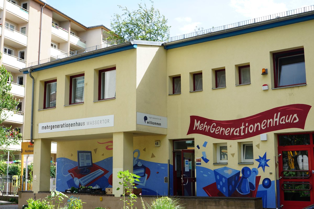 BA_Xhain's tweet photo. Zum Tag der Nachbarschaft am 31. Mai - Das 🏡👨‍👨‍👦#Mehrgenerationenhaus #Wassertor #Xhain feiert am Donnerstag, 30. Mai das 16. Vereins-Jubläum 
▶️https://t.co/ajDCFivC6C https://t.co/FheLxn27Cy