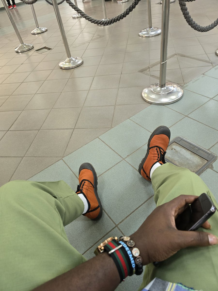 jujupunter's tweet image. I don run go bank like this dey expect govt to send allawee today make i for do counter withdrawal b4 bank close.
Mouth don dry.

BROKE CORPER IS ACTIVE ⏰️ 
GIMME UPDATE.. 🙏🙏🙏
 i dey find 2 odds ma tey double allawee