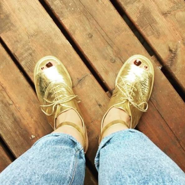 valhattan's tweet image. hey, summer! ready for you ☀️👣#summervibes #dontbeshy #chanelshoes #vintagelvis