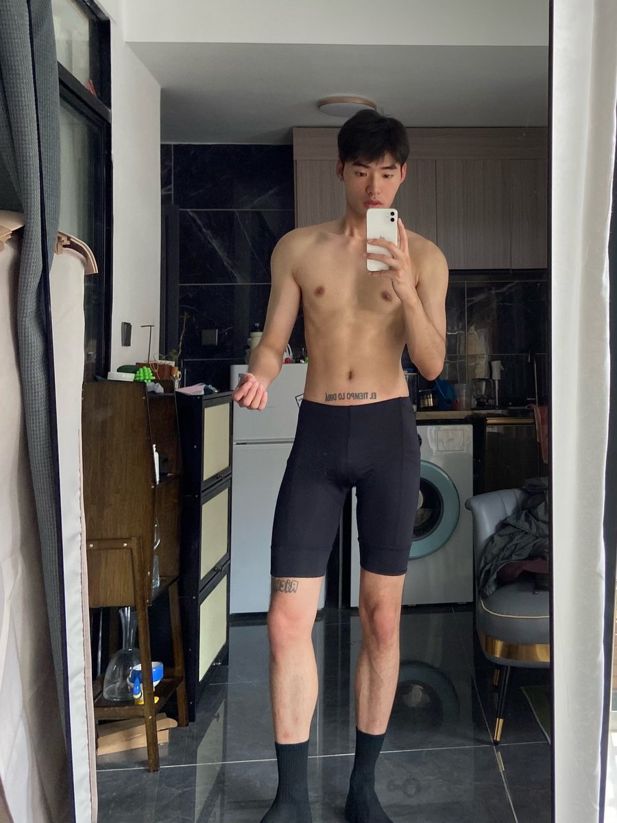 Scb_Richie's tweet photo. 第一次穿骑行裤 https://t.co/RG1vzdGEF3
