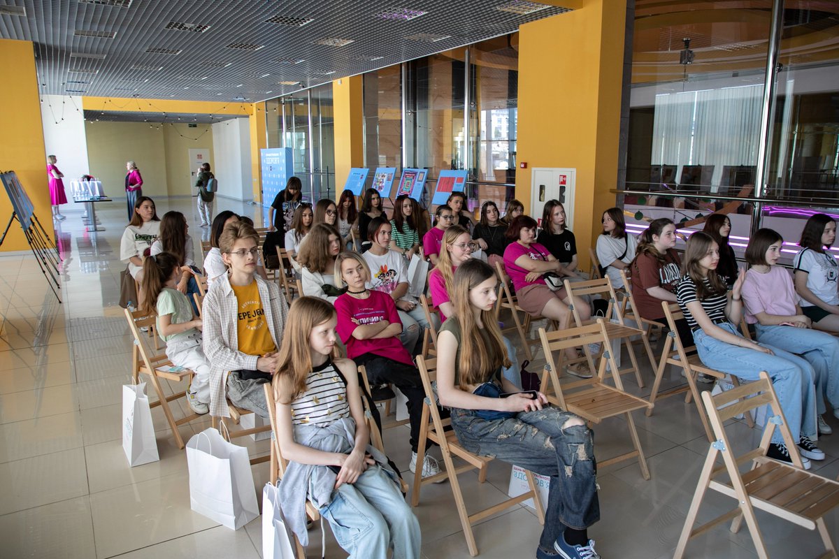 AhfEurope's tweet photo. #AHFUkraine organized an open event for teenagers to celebrate #MenstrualHealthDay. The main speaker of the event the well-known blogger and gynecologist talked about menstruation as a natural aspect of women's health and hygiene which are often the matter of bullying, jokes.#AHF https://t.co/mWtmNHY4M6