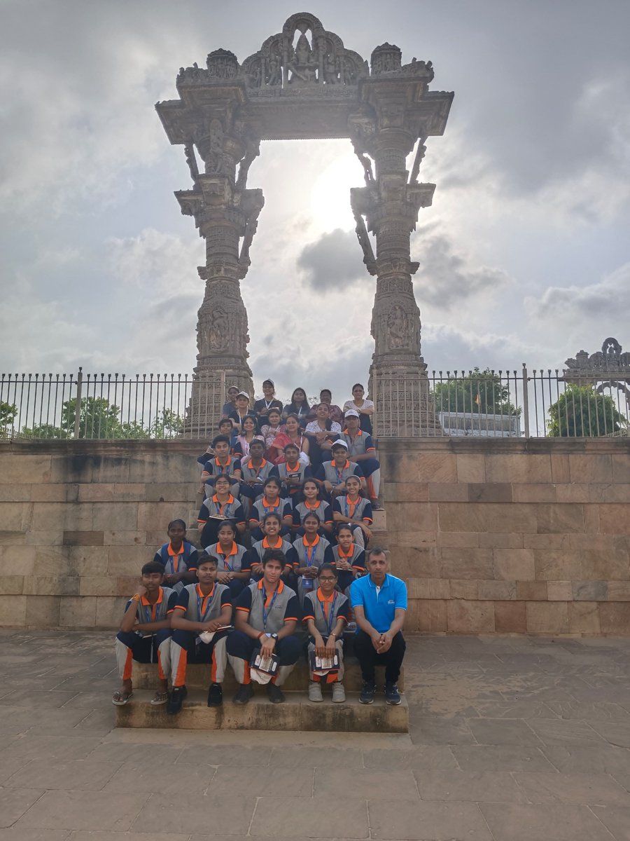 Batch 12 of Prerana visit different heritage sites like Sharmishtha Lake, Kirti Toran in Vadnagar to learn about the enriching history of this living city. #Prerana #ExperientialLearning #schooleducation