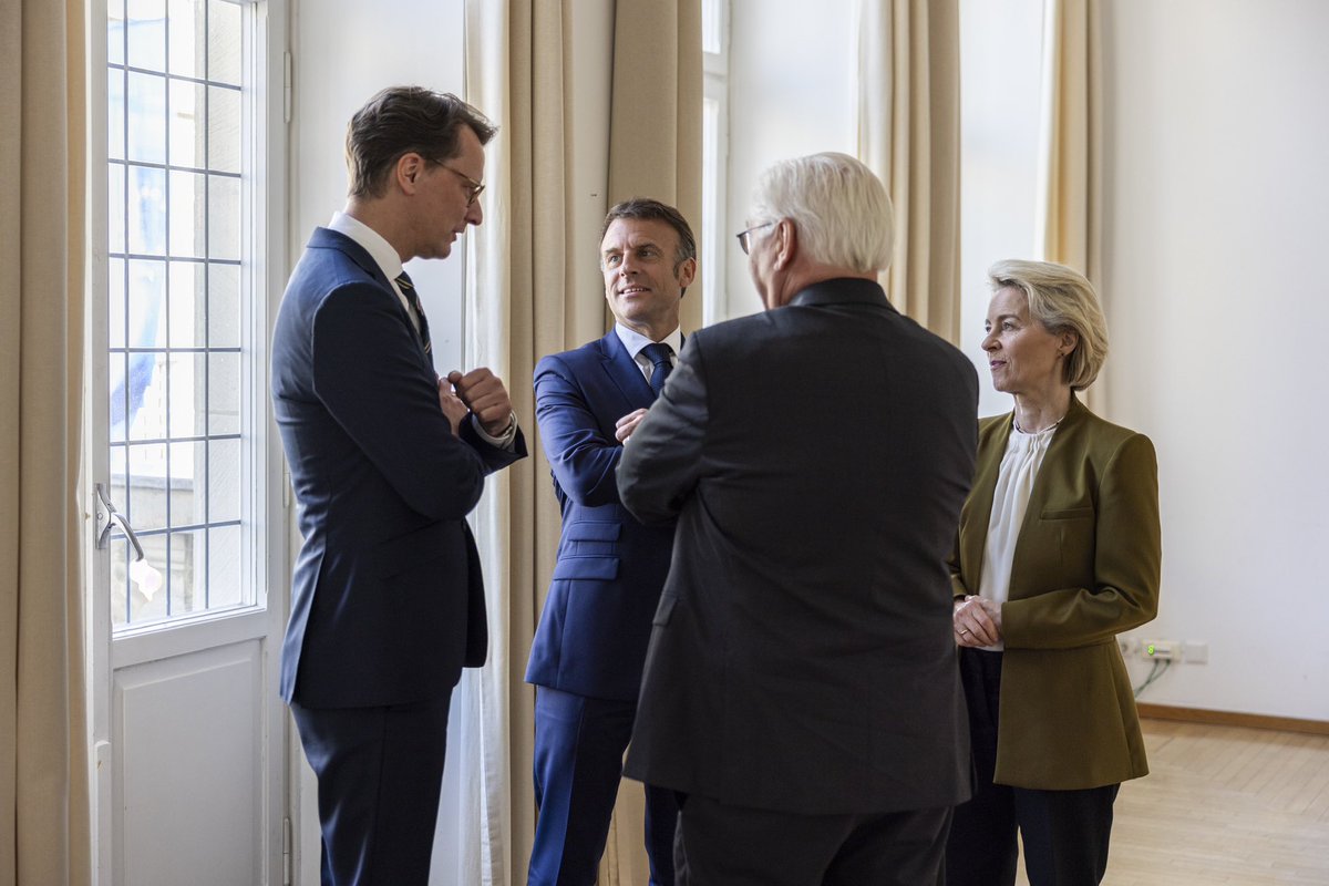 „Die Feinde Europas sind eine große & reelle Gefahr“, mahnt MP @HendrikWuest. Im Gespräch mit Frankreichs Präsident @EmmanuelMacron sprach Wüst u. a. darüber, wie Deutschland & Frankreich die Souveränität Europas stärken und Begeisterung für das Bündnis wecken können.