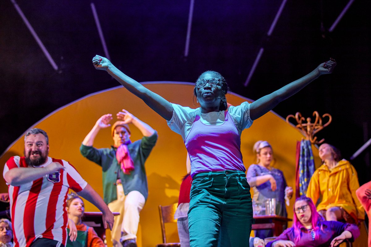 Exciting news!⭐ We're thrilled to announce that we're working with @SundEmpire and @NationalTheatre on a brand-new production celebrating the people and music of Sunderland, performed by community members from across the city! More info: tinyurl.com/4s74ue39 #NTPublicActs