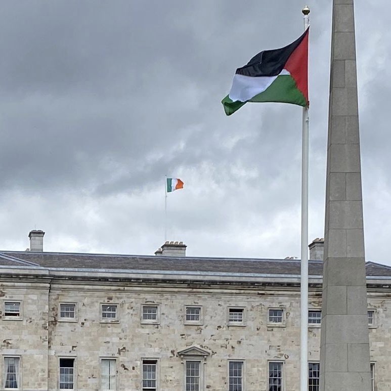 The Palestinian Flag flying proudly with our National Flag at the Dáil as Ireland officially recognises the state of Palestine today 🇵🇸🇮🇪