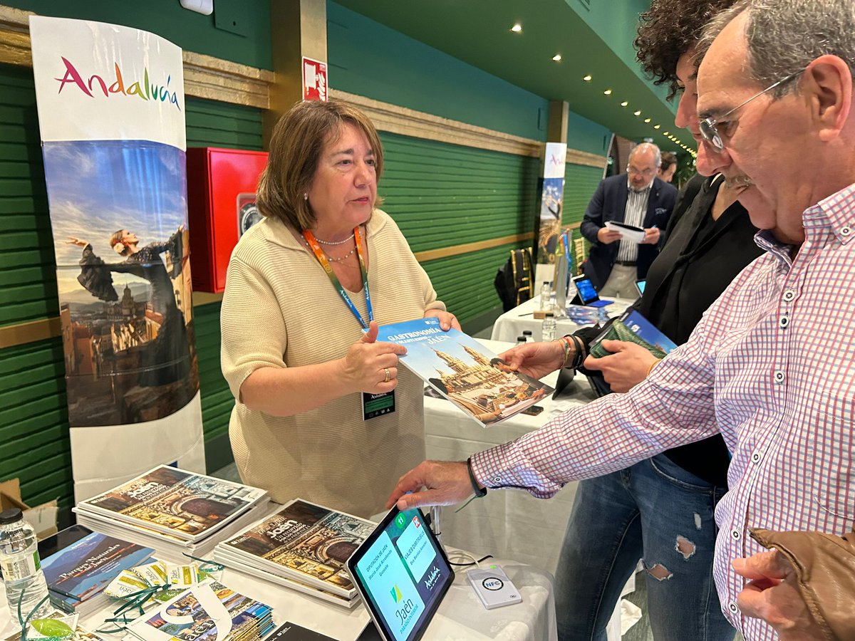 La provincia de Jaén muestra su oferta turística en el 18º Salón Aragonés del Turismo, celebrado en Zaragoza, donde se ha promocionado con agentes de viaje de esta provincia y del resto de la comunidad de Aragón. Más información ➡ acortar.link/JG0gvV #turismo #jaenturismo