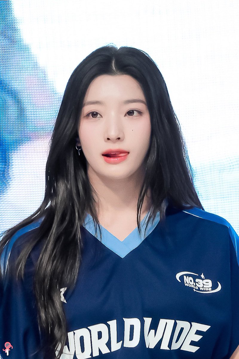 240523 중원대 
이새롬 🦊 2p
아름다워 🎶
#이새롬 #새롬 #프로미스나인 #fromis_9 
#LEESAEROM