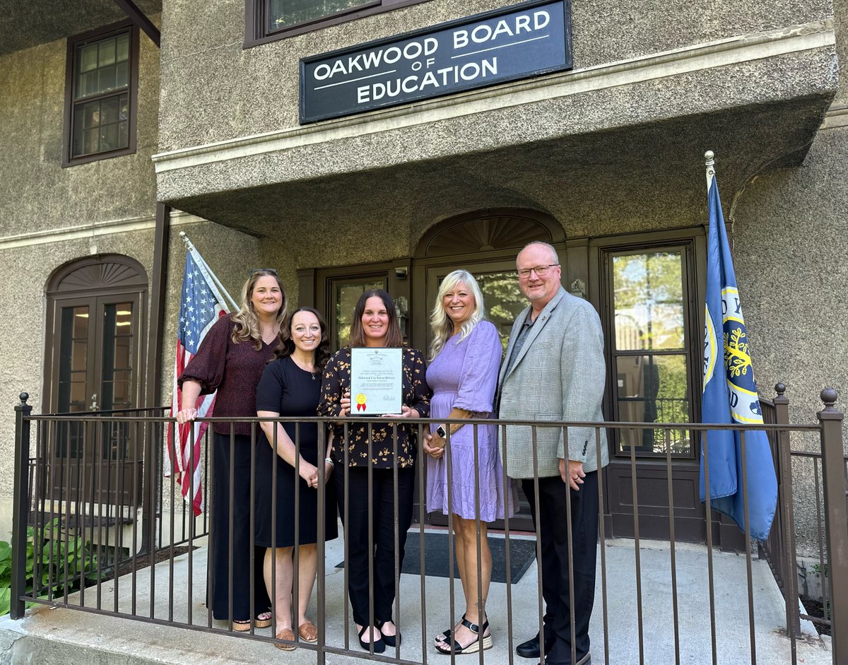 Oakwood Schools has received the prestigious Auditor of State Award with Distinction! 🌟 This award is given to only four percent of the public entities that filed financial reports with the State of Ohio in 2023. Read more here ➡️ ow.ly/eXNu50RXkKv

#OneOakwood