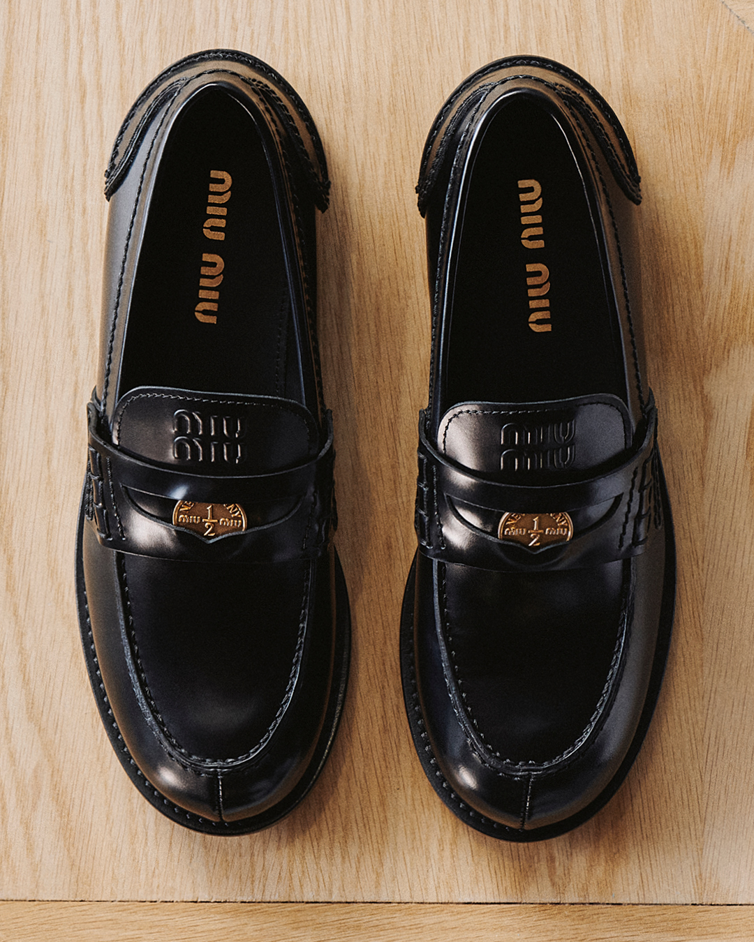 miumiu ブラッシュドレザー ペニーローファー