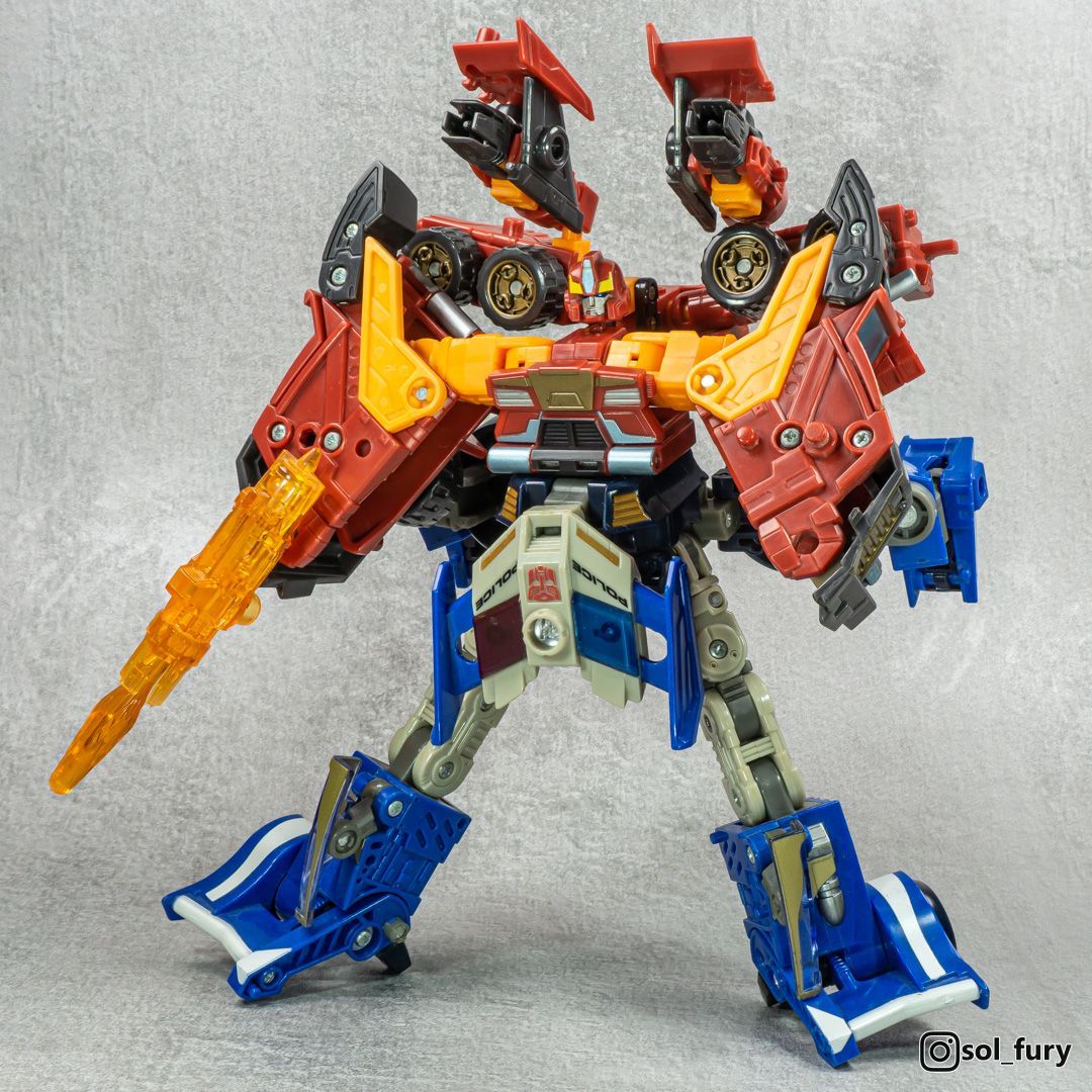 SolFury's tweet photo. Transformers Energon Rodimus: not named "Rodimus Prime" because Hasbro in 2004 didn't want Optimus to share his last name.
#transformers
#energon #transformersenergon #transformerssuperlink https://t.co/IzYUtQAc6R