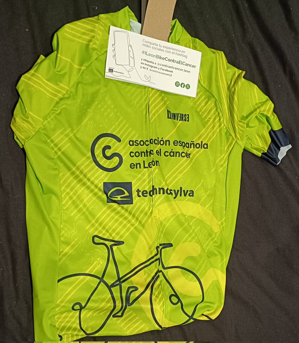 Ya estamos recogiendo los maillots para la #ILeonBikeContraElCancer que organiza @ContraCancerLE !!! Que ganas de empezar el reto este 7 de junio!! Que preciosidad de maillot y que orgullo llevarlo 😊💪