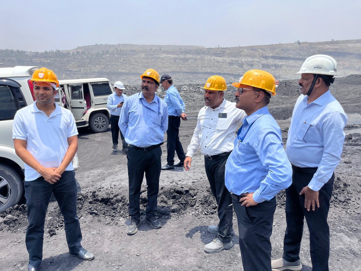 SECL Vigilance Dept team visited Gevra, Kusmunda, Korba and Chirimiri Areas today. The team under the guidance of CVO Shri Jayant Kumar Khamari, reviewed the preparations being made in the mines for the upcoming monsoon season. @CoalMinistry @CoalIndiaHQ @CVCIndia