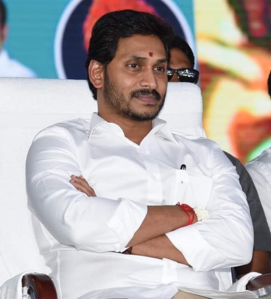 ఈ సైకో గాళ్ళు ఎంతటి cunning ఉన్మాదులు అంటే

#YSJagan వల్ల లబ్ధి పొందితే
వాడి జేబులో నుంచి ఇచ్చాడా తన ఆస్తి ఇచ్చాడా ప్రజల సొమ్మే కదా Govt ది ఇచ్చాడు అంటారు

సహాయం చేయకపోతే govt worst అని ఆయన్ని తిడతారు

ఏదొచ్చినా negativity చేయడం జెండా కూలీలు, GooglePay పచ్చ కుల కుక్కల టార్గెట్💦