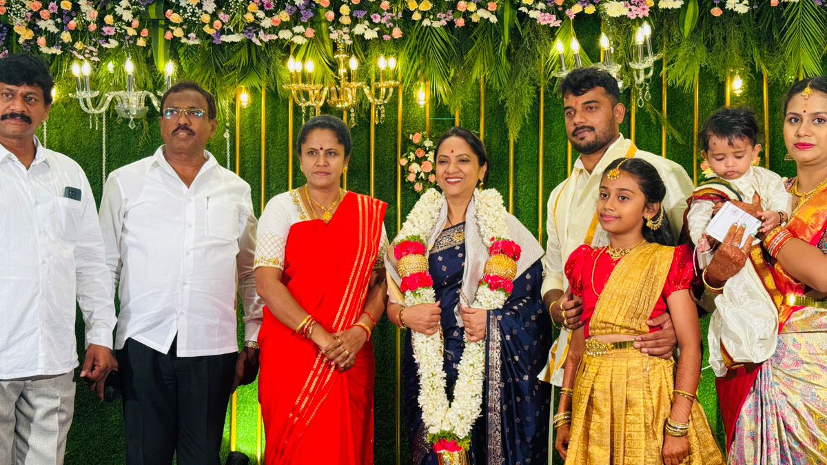 drnagalakshmi_c's tweet photo. ಟಿ. ದಾಸರಹಳ್ಳಿಯ ಮಂಜುನಾಥ್ ಅವರ ಮೊಮ್ಮಗನ ನಾಮಕರಣ ಕಾರ್ಯಕ್ರಮದಲ್ಲಿ ಪಾಲ್ಗೊಂಡು, ಆಶೀರ್ವದಿಸಿದ ಕ್ಷಣಗಳು.
#bestwishes #namingcermony #tdasarahalli https://t.co/SsW0nflTIS