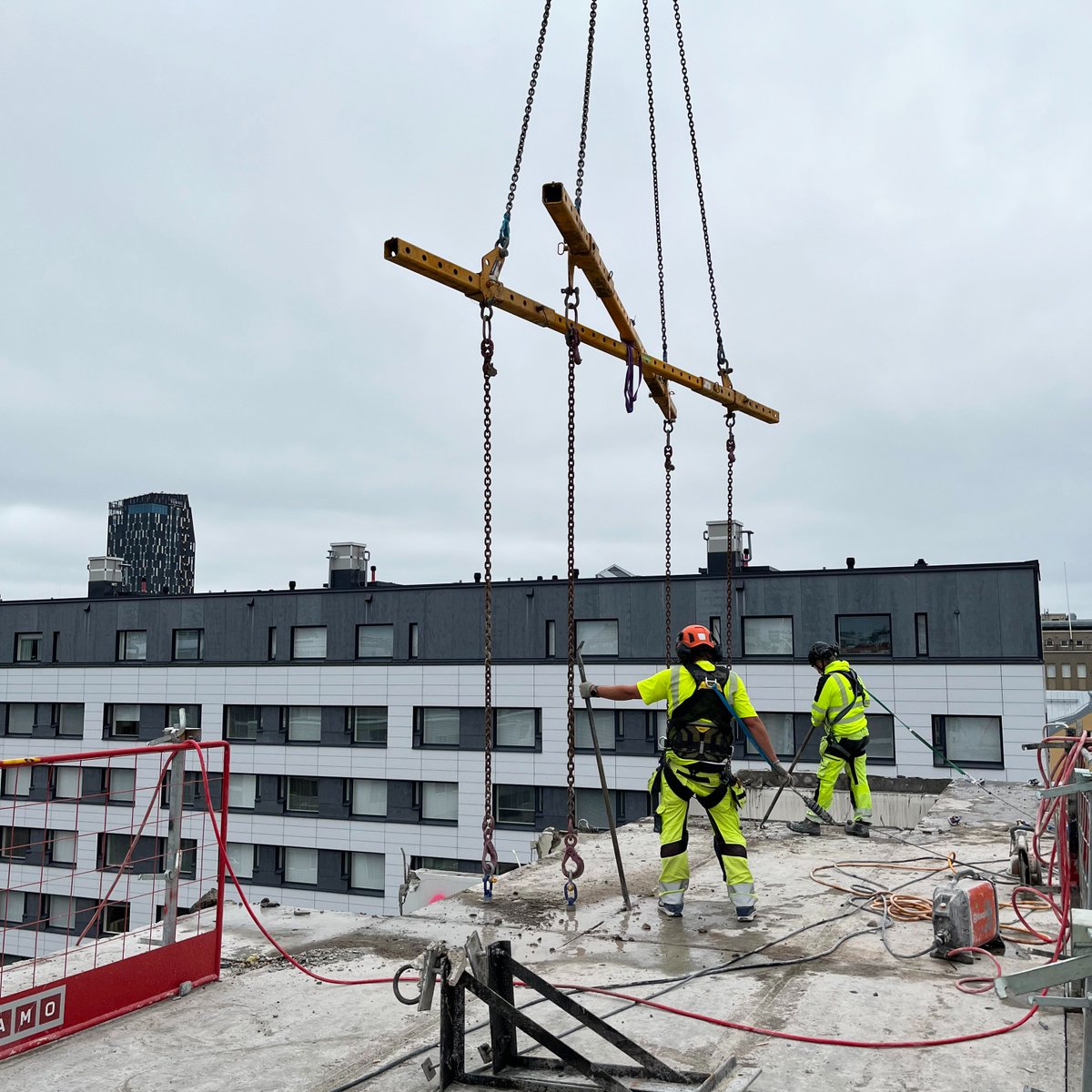 Viisi Suomen kaupunkia on saanut EU:n Mission label -tunnustuksen kunnianhimoisista ilmastotavoitteistaan.  Skanskan Toni Tuomola ja <a href="/Tamperekaupunki/">Tampereen kaupunki</a>'n Tanja Tyvimaa esittelivät juhlatilaisuudessa yhteistyötä sekä <a href="/ReCreate_H2020/">ReCreate project</a> -projektia, jonka tavoitteena on betonielementtien