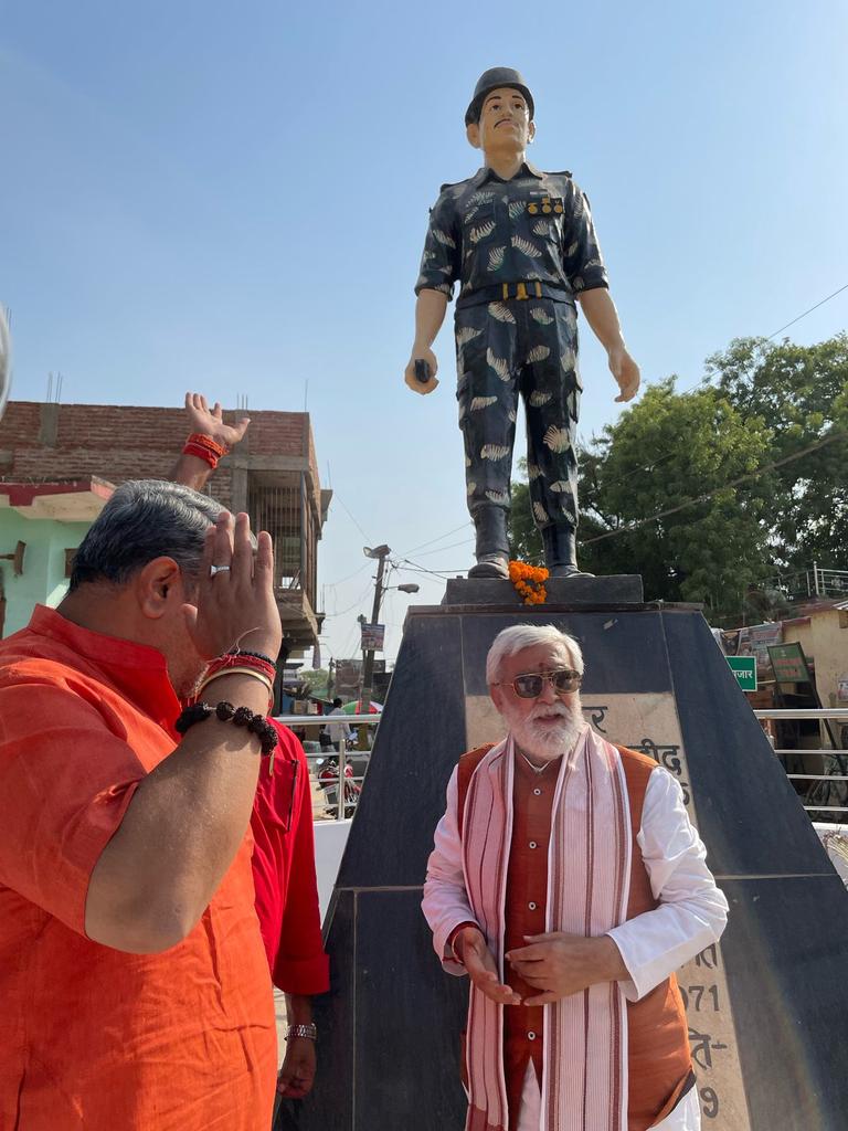 पाटलिपुत्र लोकसभा क्षेत्र के बिहटा में भ्रमण के दौरान कारगिल में अमर शहीद गणेश यादव जी की मूर्ति पर माल्यार्पण कर उन्हें नमन किया।