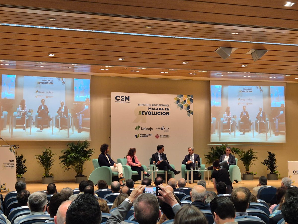 Asistimos al #foro organizado por @cemmalaga  #MálagaenRevolución con una mesa redonda en la que participan  Antonio Gómez-Guillamón de @AERTECsolutions Bernardo Quintero @GoogleES Paco Ávila @institutoMEDAC y Myriam García-Berro @Eurecat_news