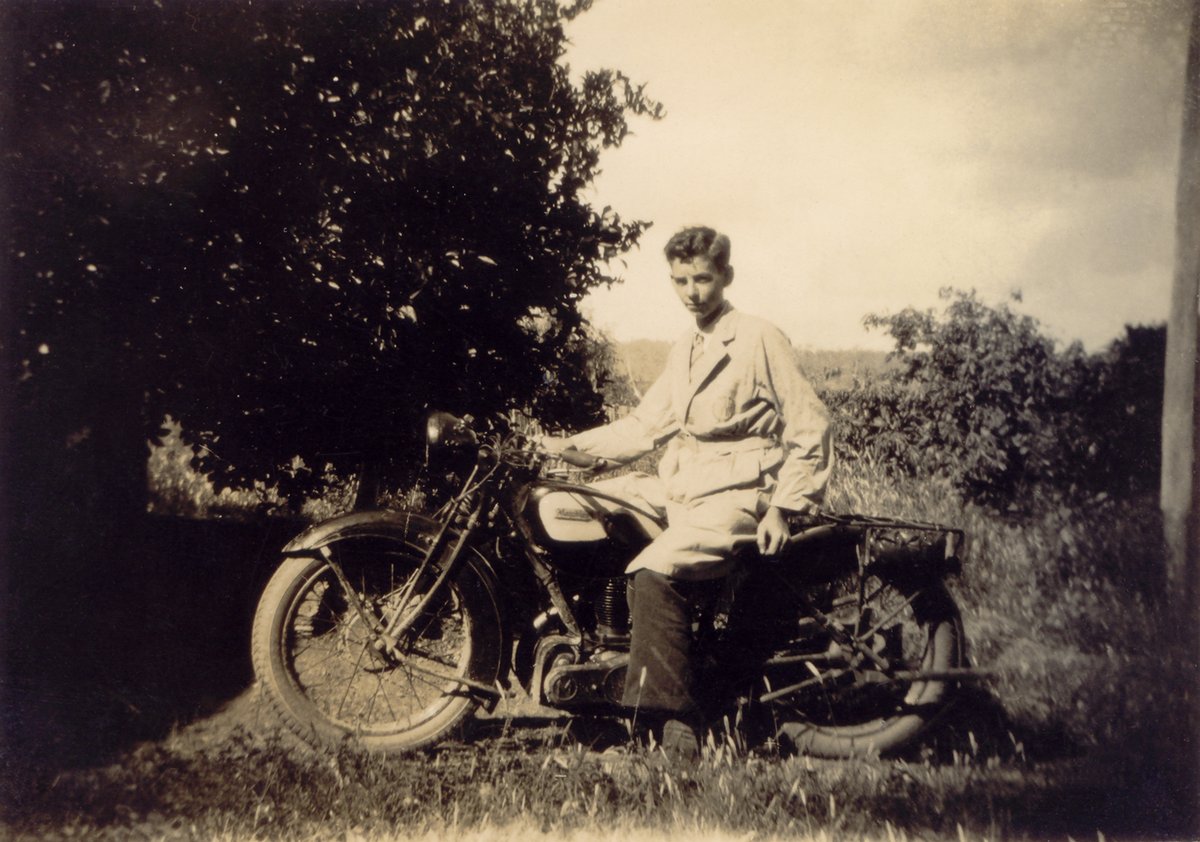 Circa 1938, Gympie.
My uncle, George Smiley, on his motorcycle.
(No idea what make/model but figure it might be of interest to some.)