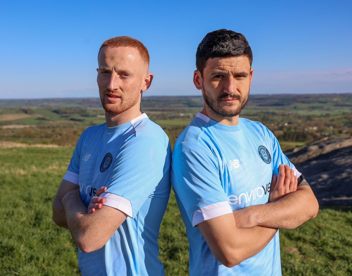 English EFL League Two side Harrogate Town have unveiled their new 24/25 Away shirt. Read more:footballshirtculture.com/new-kits/harro… #HarrogateTown #nbfootball #footballshirts #newkits #newbalance