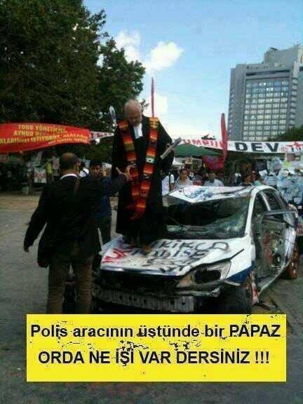 Polis aracının üzerine çıkan papaz değil de imam olsaydı hilafet ilan ediyorlar diye Ülkeyi tekrar yakarlardı!
