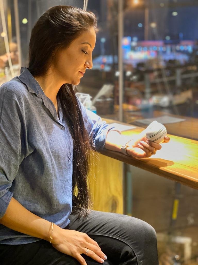 smpithawalla's tweet image. Reflecting on the journey with the ball in hand.🏏✨ Every seam, every stitch, a story of passion and perseverance.
#CricketLove #ReflectingMoments #PassionForTheGame #CricketLife #BBSL #crickettwitter #ball #cricketdaily #entertainment #cricketlovers #T20WorldCup #passion #photo