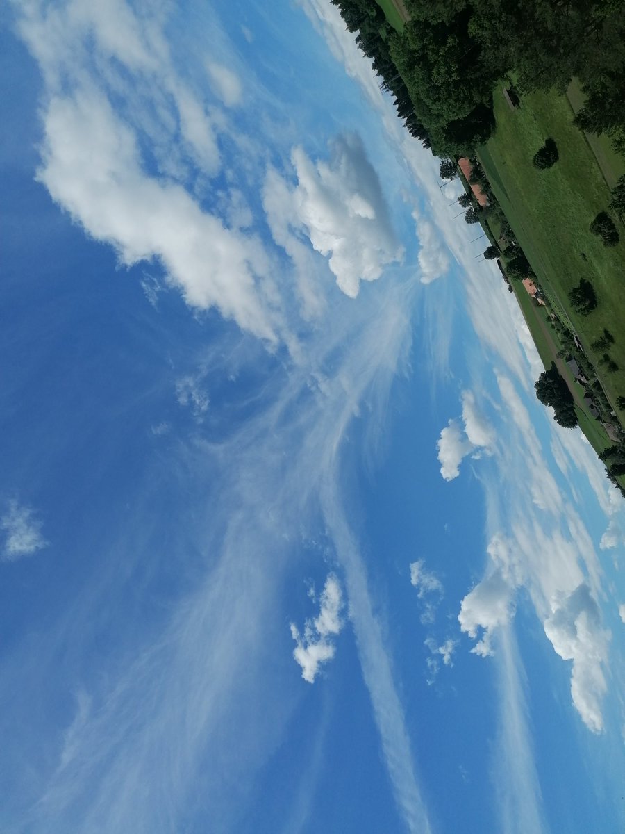 Oft ändern wir die Sicht auf Dinge und sehen darin eine neue Schönheit und vielleicht sogar, auch wenn andere es verneinen könnten, eine eigene, für sich besondere Richtigkeit.