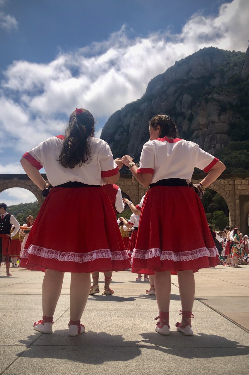 gitaneslametlla's tweet photo. Els joves de l’Ametlla en la Trobada de l’Agrupació a Montserrat 🥳 Contents de ser-hi un any més!

Dia de gaudir ballant, compartir moments, fer poble i divertir-se ♥️

Gràcies a l’@AjAmetllaValles per la col·laboració 🤝🏻

#gitaneslametlla2024 #balldegitanes https://t.co/C0Ygby6eTM