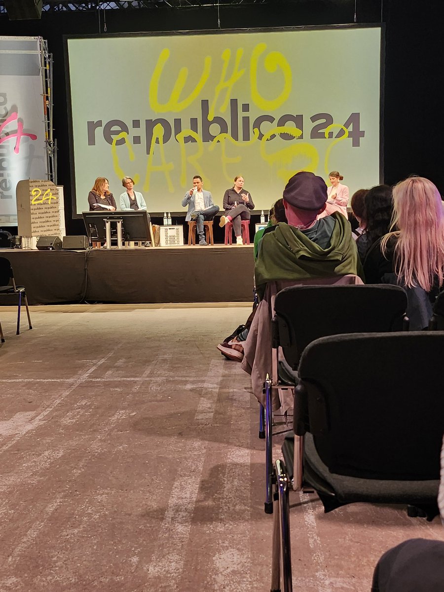 Verfolgte und bedrohte Wissenschaftler in Deutschland und weltweit. #rp24 

<a href="/TerliWetter/">Özden Terli</a> "Wir müssen aufhören Verständnis für das Unverständnis für die einfachsten Zusammenhänge aufbringen zu wollen."

This. Und auch sonst sehr spannende Diskussionsrunde. re-publica.com//de/session/wh…