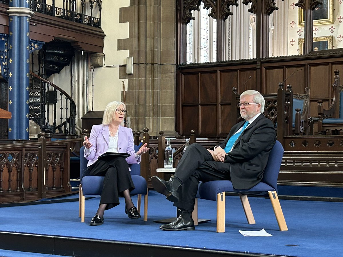 It’s a pleasure to welcome @AmboRudd into @UofGlasgow’s world-changing community today as he receives his Honorary Degree from Glasgow. Thank you for sharing your considerable insights and experience with us and, once again, welcome to #TeamUofG - congratulations!