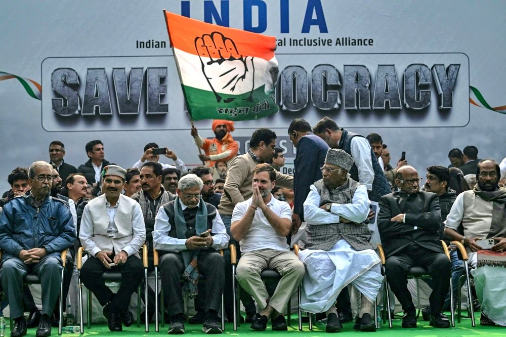 HUGE BREAKING 🚨 The internal report of Congress & INDIA allies predicts full majority for INDIA in Loksabha 2024 🔥 INDIA - 280-290 ⚡ INC alone - 120-130 ⚡ INDIA parties have prepared the report based on the feedback received from all phases so far. INDIA can even cross