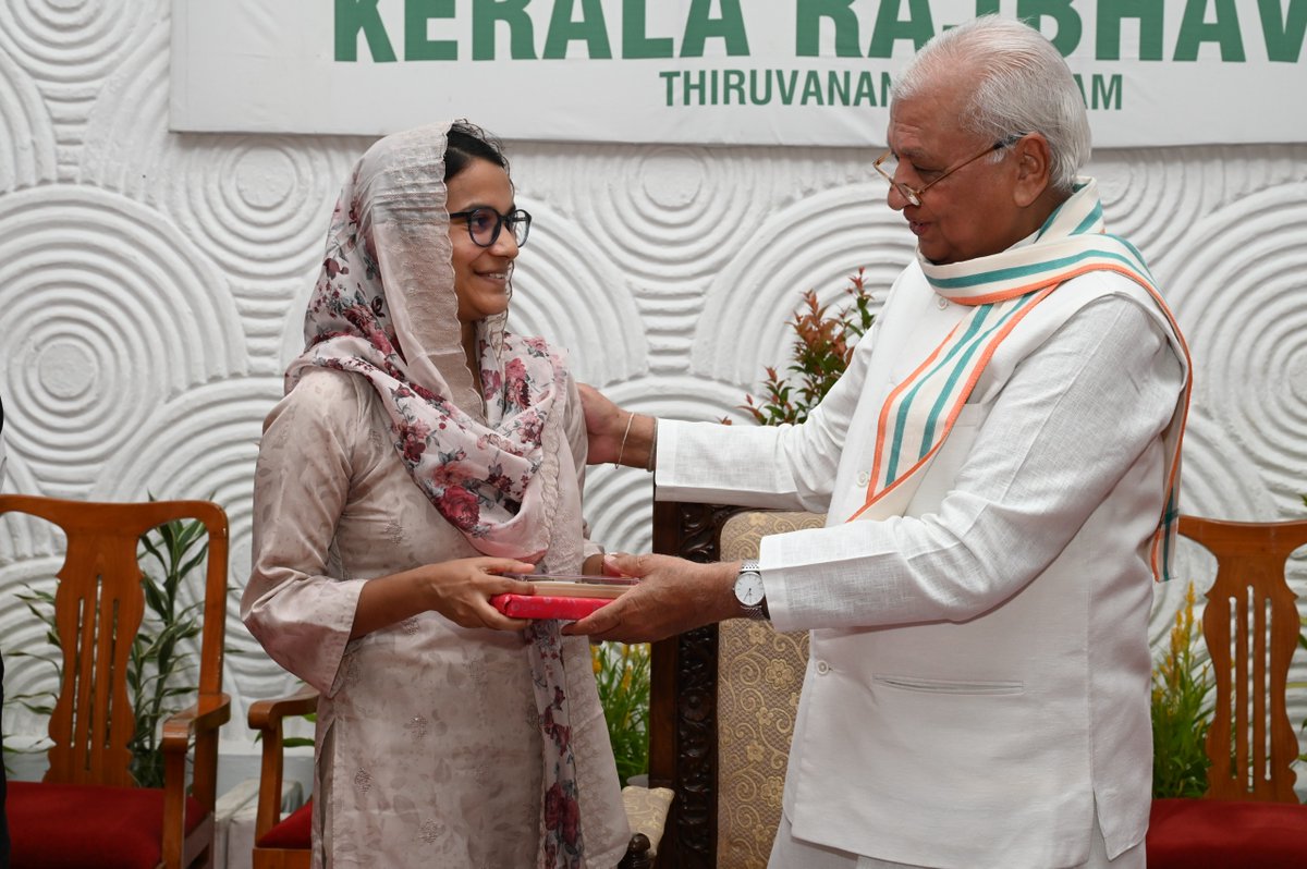 Hon’ble Governor Shri Arif Mohammed Khan felicitated those who cleared the Civil Service Examinations 2023 from Kerala. Of the 54 candidates who had passed civil services exam from Kerala, 45 had participated along with family members. :PRO,KeralaRajBhavan