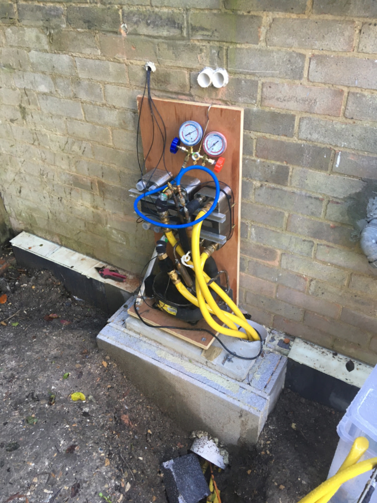 Rob Leedham has clearly been enjoying his #retrofit journey.

In addition to work on the house he's made his own ground source heat pump and airtightness testing kit!

houseplanninghelp.com/hph352-encoura…

#Renovation #GroundSourceHeatPump #EcoHome