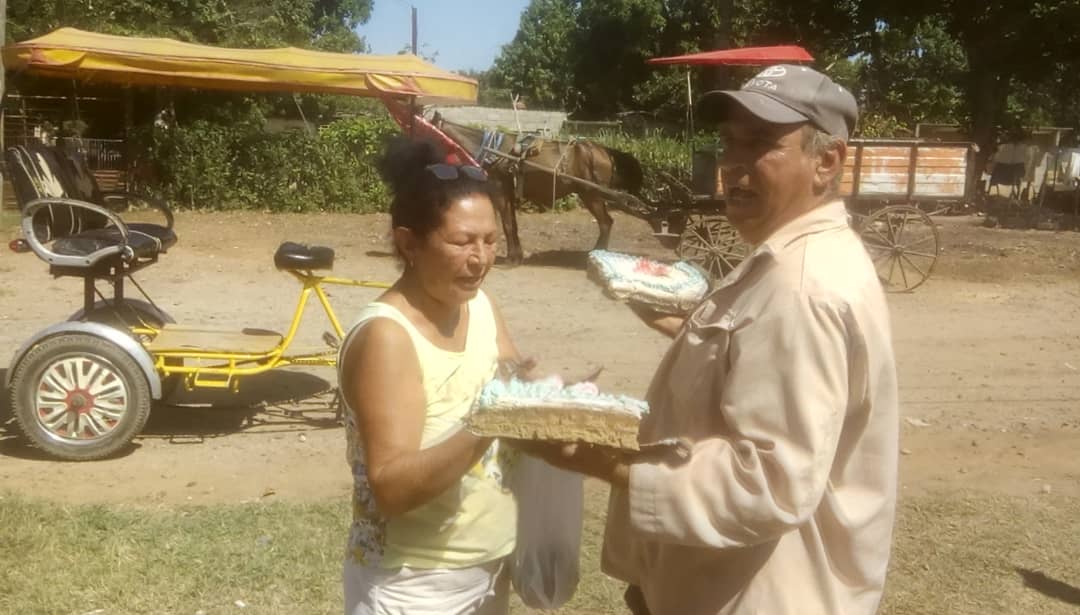 El trabajo comunitario integrado llega hasta nuestros barrios con ofertas de alimentos para nuestro pueblo. #LatirAvileño #SinPerderUnDía