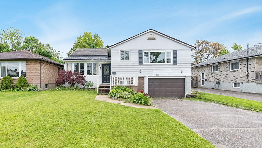 HOME FOR SALE - Perfectly Situated Family Home With a Fully Fenced Backyard - 315 Scott Street, Midland #FarisTeam #NewListing #RealEstate #ForSale #HomeForSale #SimcoeCounty #Midland #Family #GardenShed #Backyard 

faristeam.ca/listings/315-s…