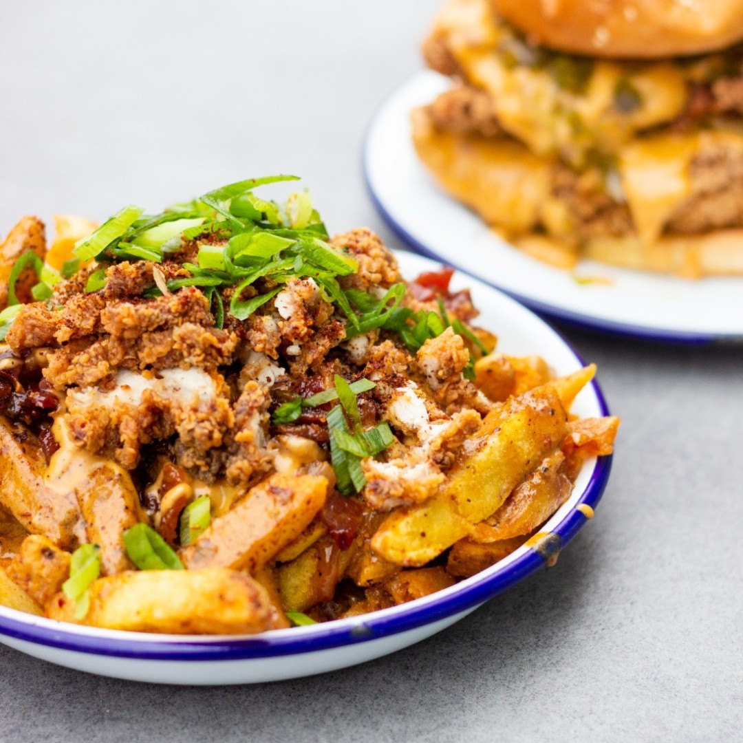 We are delighted to welcome back Uber Eats as Taste of Dublin's official food delivery partner. 🚗 This year they will be bringing Chimac and we have a sneak preview for you of the icon dish they will be bringing to Taste... their famous poutine! 🍗