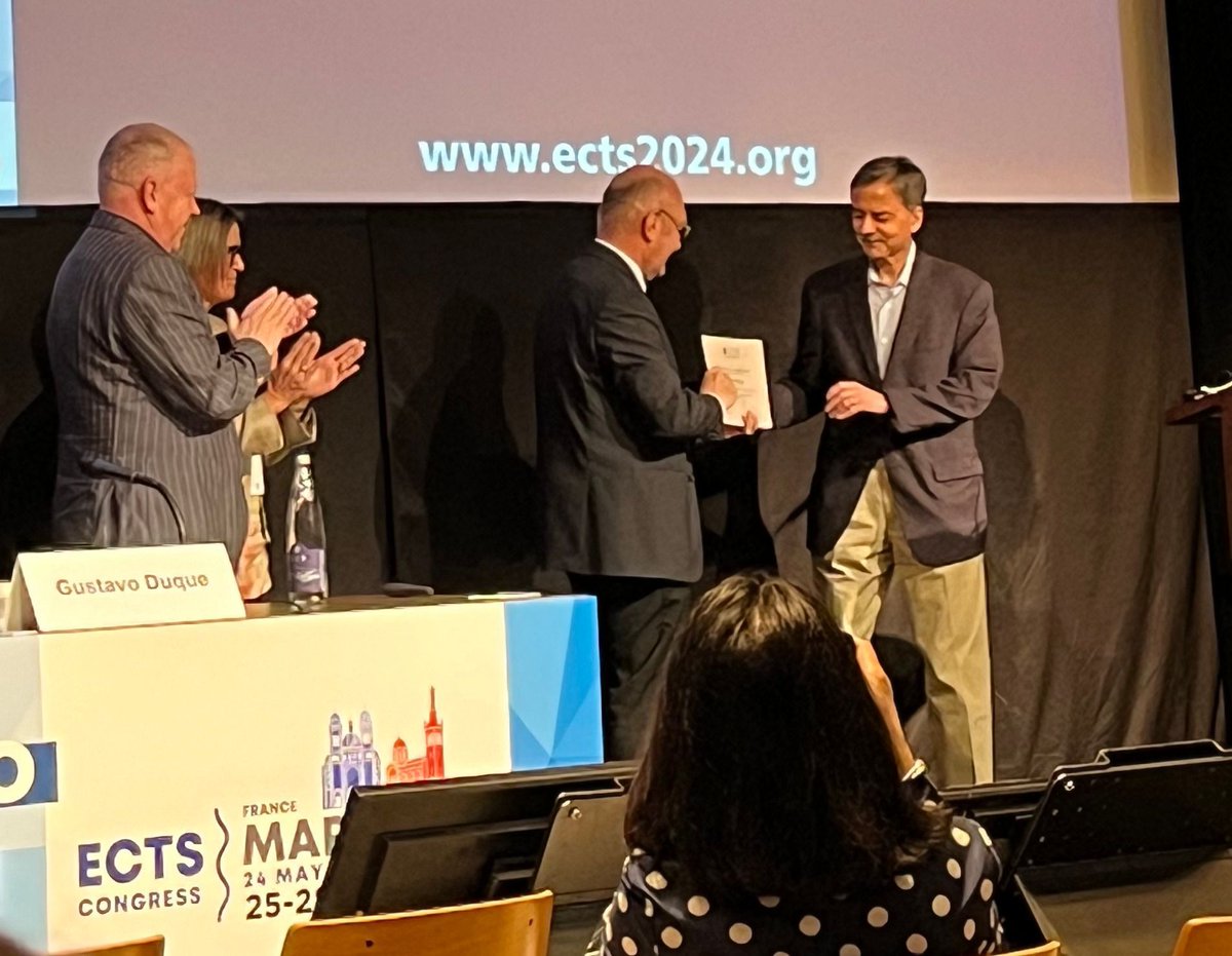 Prof. Sundeep Khosla just gave a fantastic  lecture on cellular  senescence  and the skeleton and received the ECTS Excellence in research award. Congratulations
#ECTS2024