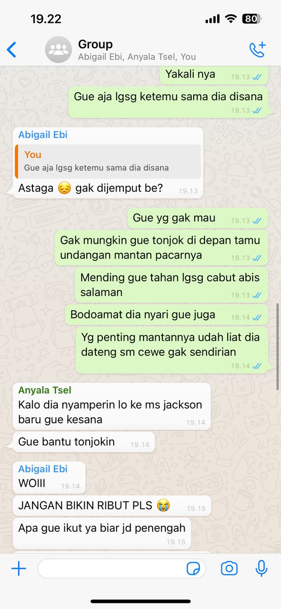 thrillingsun's tweet photo. kalo kyk gini mending novan nyamperin dira atau yaudehh pulang dan telen aja diamuk sampe bulan depan? https://t.co/szz8EydAsX