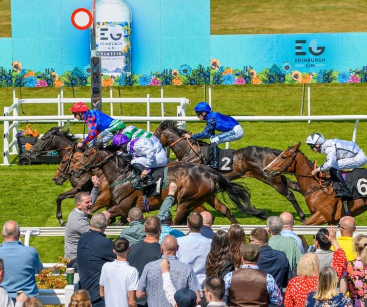 Musselburgh Racecourse is gearing up for one of its biggest events of the year, The Edinburgh Cup, sponsored by Edinburgh Gin, this Saturday, June 1. dlvr.it/T7VhWb 👇 Full story