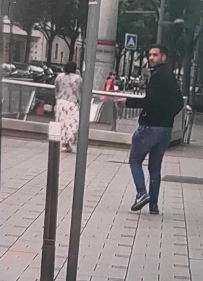 tb_yoann's tweet photo. ustapha El Jemli,un Marocain en situation irrégulière, qui avait reçu une Obligation d Quitter le Territoire Français OQTF, est l’auteur de l’attaque au couteau à Lyon avant-hier. Sa garde à vue a été levée en raison d’une incompatibilité médicale
#AttackonTitanFinalSeasonpart2 https://t.co/c1rIQrBhe2