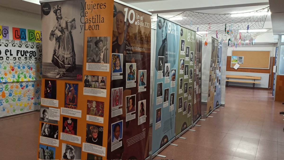CeipHernandez's tweet photo. Hoy estrenamos exposición sobre las Mujeres en Castilla y León y Mujeres por el cielo gracias al Banco de  Voluntariado Cooperativo Social y al Ayuntamiento de Valladolid. 
@AMPAMHernadez
@AyuntamientoVLL 
#mujerescyl
#mujeresporelcielo https://t.co/q51ohuxT9F