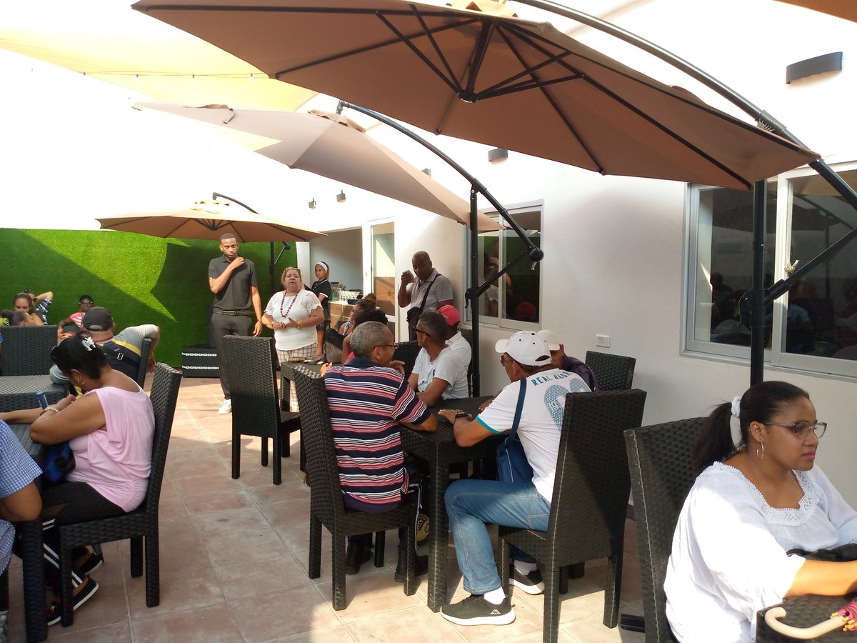 El Bar - Café ESSENTIALS fue inaugurado recientemente en #SanLuis, como parte del encadenamiento de la empresa estatal y los nuevos actores económicos. @BeatrizJUrrutia @ManuelFalcnHer2 @mambisa25 @YasminTort60094 @ValierRami9461