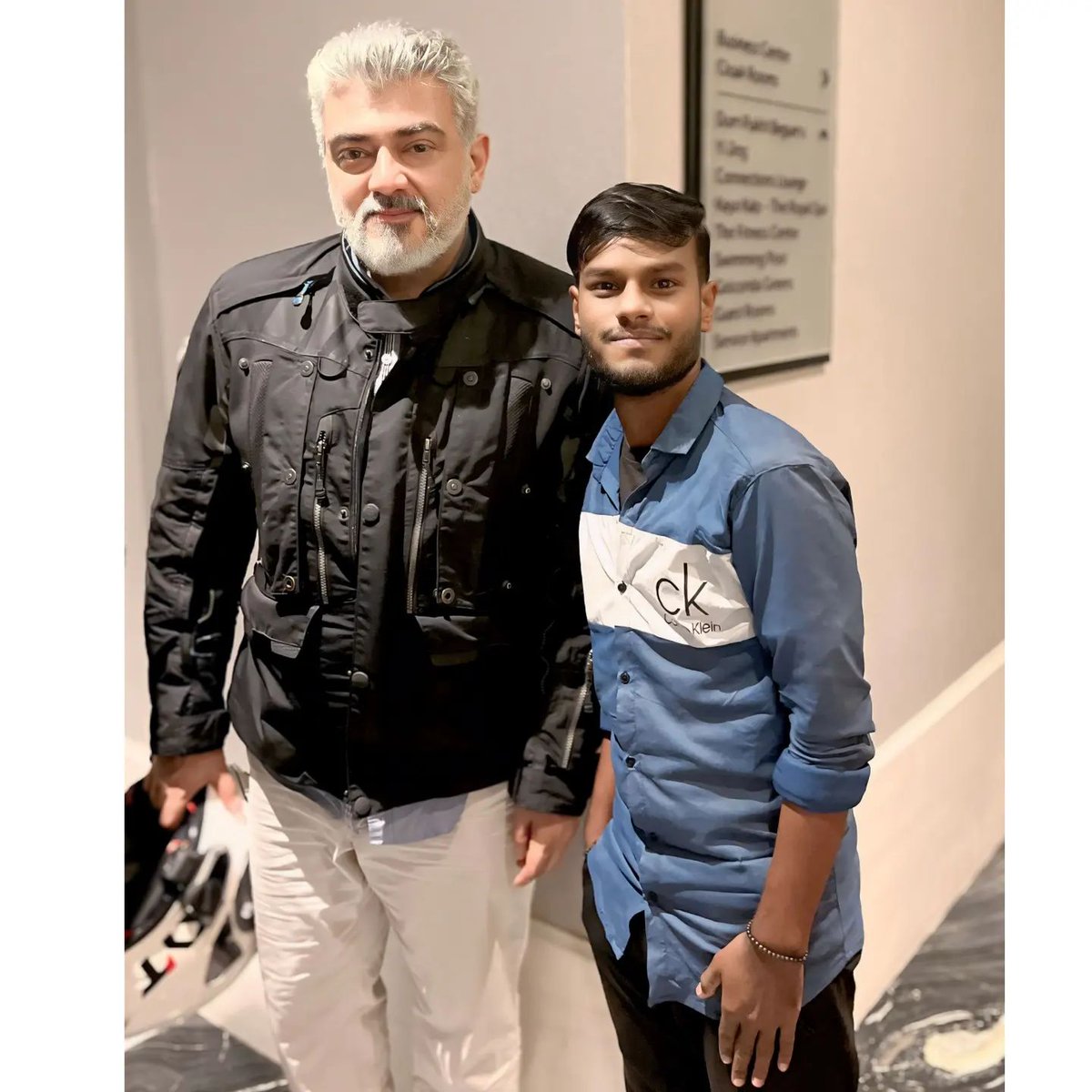 Thala latest pic with fan 📸 #AjithKumar #VidaaMuyarchi #GoodBadUgly