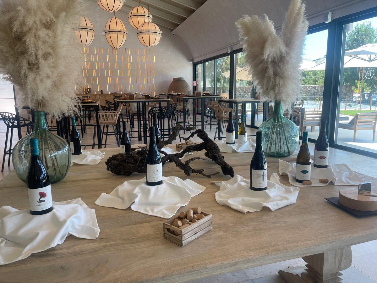Describe amor a primera vista 🥰

Nos hemos enamorado del nuevo restaurante de <a href="/BHuellasTietar/">Bodega Huellas del Tiétar</a> 🍷