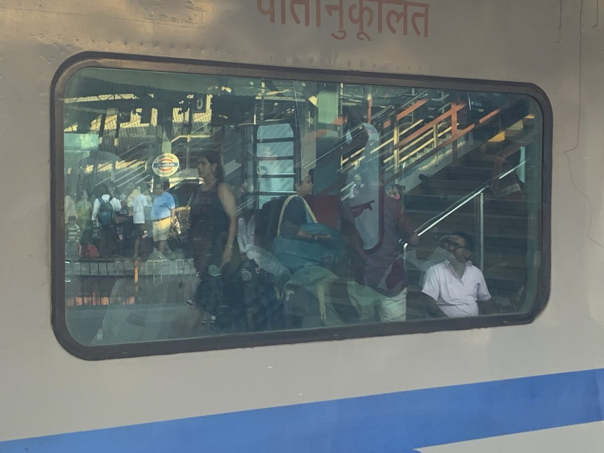 MeghanadG's tweet photo. When Glass { Window } becomes a Canvas
Window : Today’s Portrait
#window #portrait  #reflection  #NFTCommunitys  #NFTshill #nftartist #daily #nftartgallery #instadaily  #nftcollector #spontenousmoments📷 #nftcollectors #station #railwayphotography #nftdrop  #curator #nftartwork https://t.co/BzIaKag755