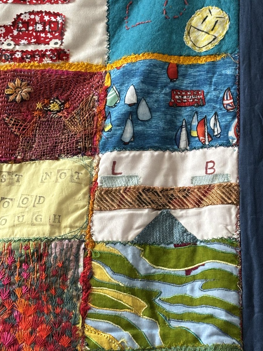 jennywalkabout's tweet photo. @WiseGrannie Finally seeing the most amazing #LBQuilt in all its glory! Close ups of your beautiful sea scene patch. https://t.co/Sga58wTLLs