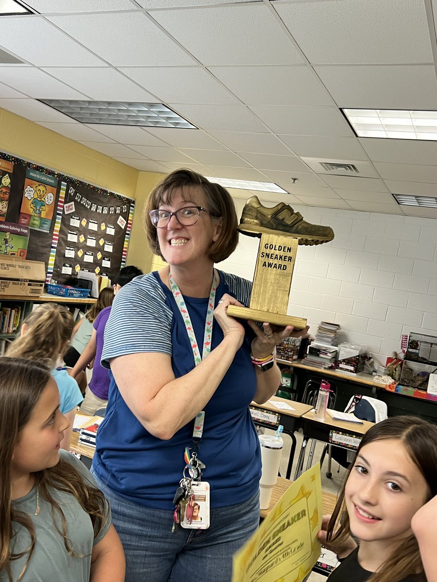 SVentresco1456's tweet photo. CONGRATS to our 4th quarter Golden Sneaker Award winners!! ๐ ๐ @Mrs_Maynard124 @dalton9_debbie @GreenvilleES #PEwithMrsV https://t.co/D4fcEqhqdt