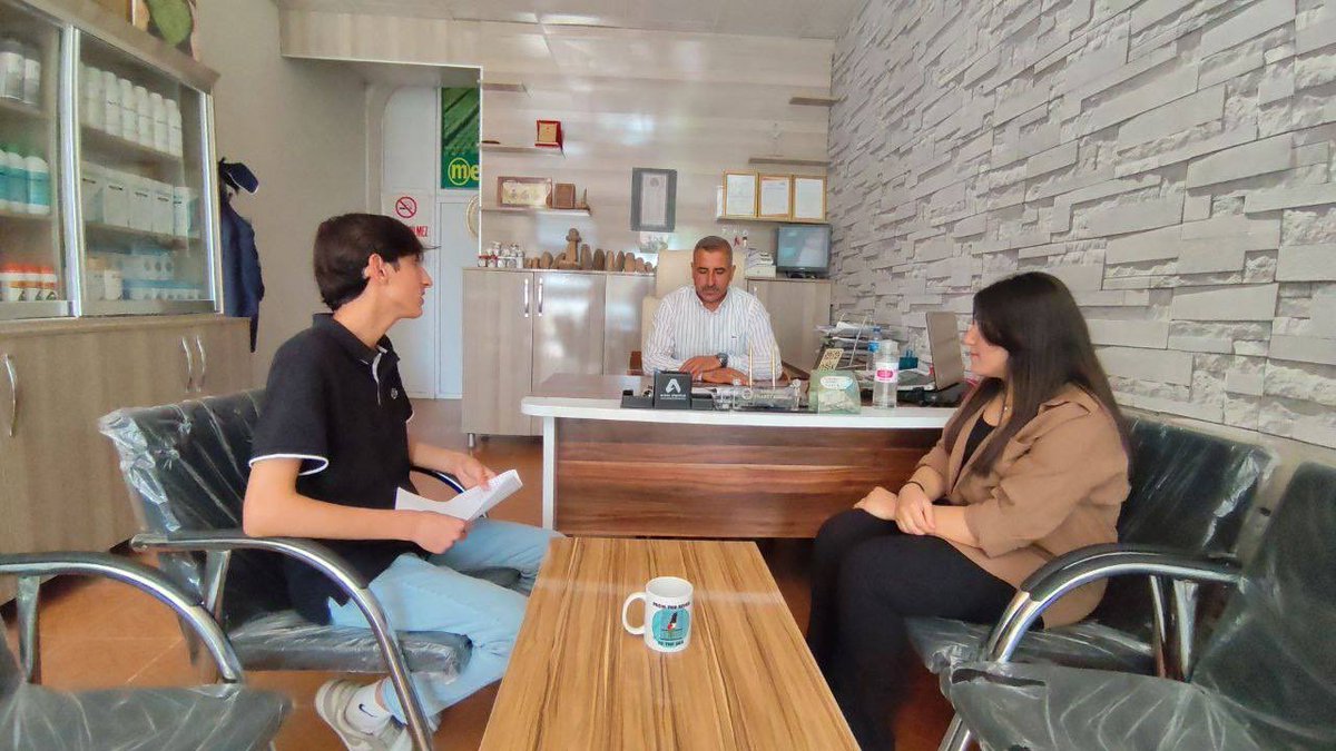 Yunus Emre Anadolu lisesi öğrencileri (SİYASET) konulu araştırmaları  için  röportaj verdik siyasi deneyimlerimiz doğrultusunda tecrübelerimizi paylaştık gençlerimize başarılar diliyorum