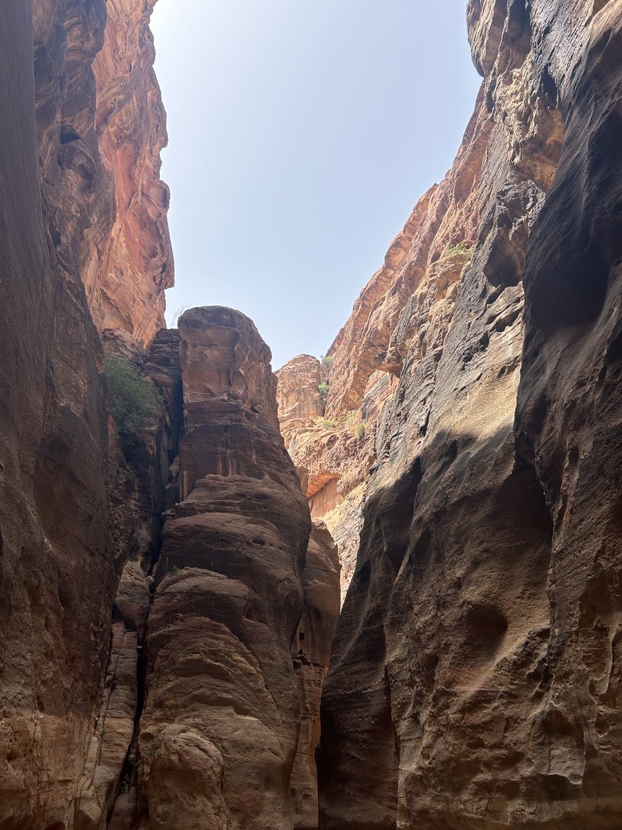 MakramQueisi's tweet photo. I had the honour and pleasure to accompany HM’s guest and friend of Jordan H.E. President Petr Pavel @prezidentpavel to one of the most famous seven wonders of the world and @UNESCO⁩ World Heritage Site since 1985 #Petra, #Jordan_Kingdom_of_Time
 #Czech_Republic https://t.co/GghUwce5H0